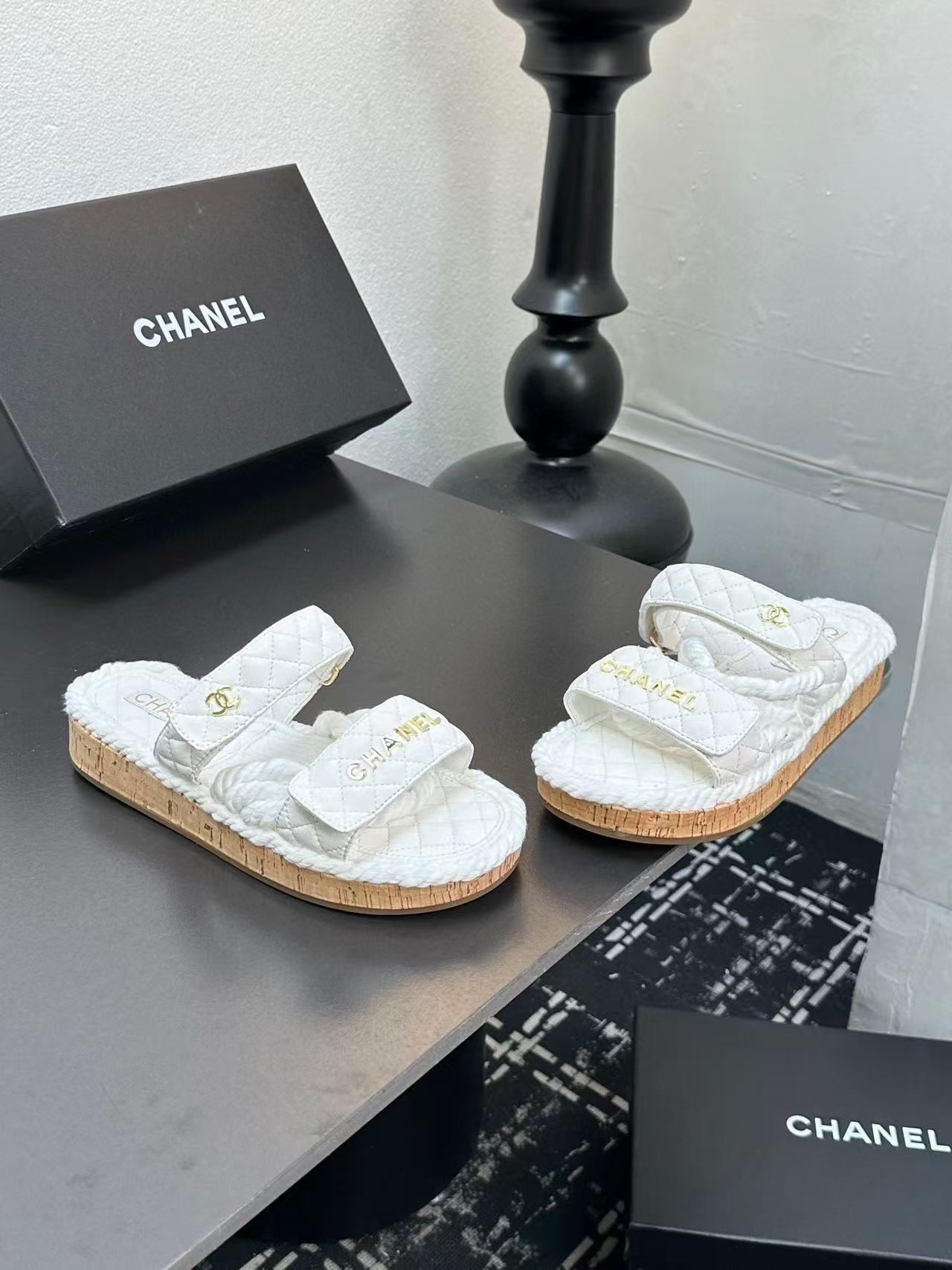 Chanel Slippers Women(AAA)-028