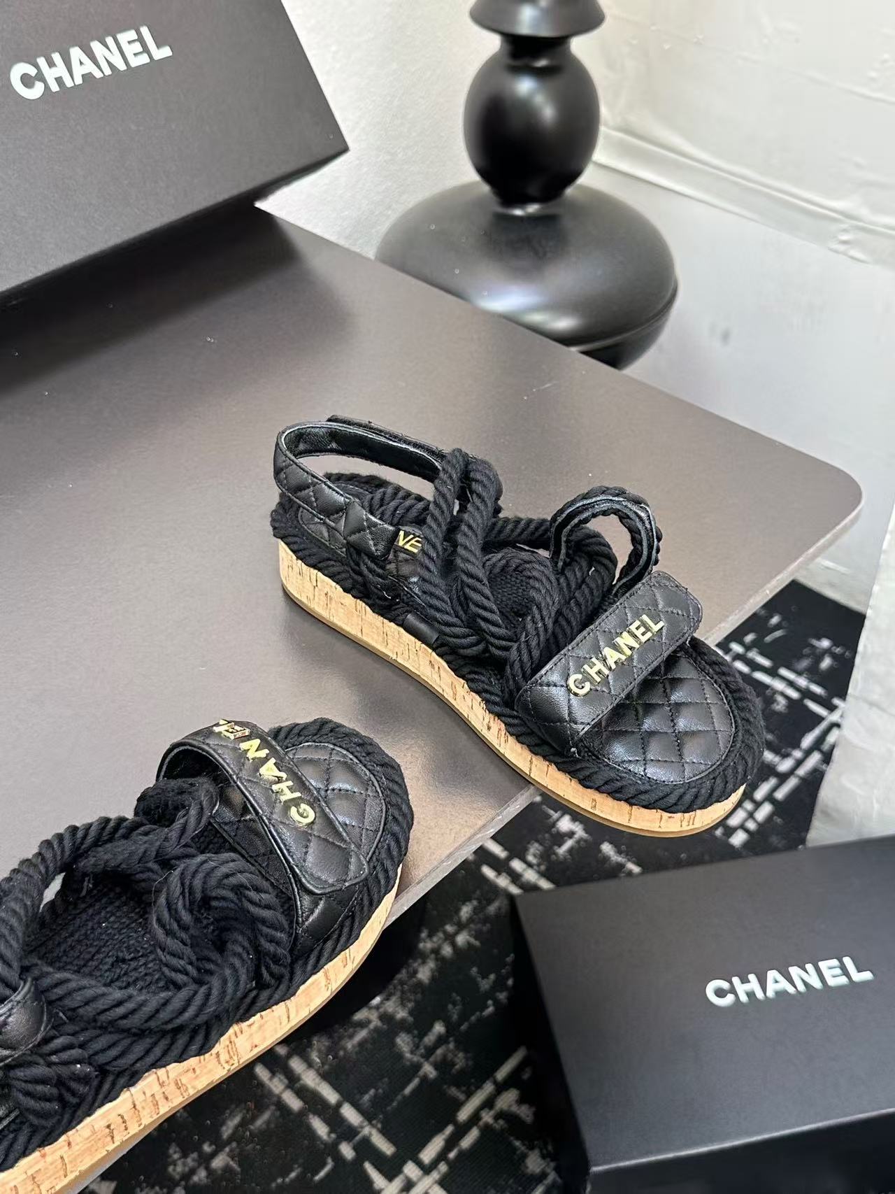 Chanel Slippers Women(AAA)-023