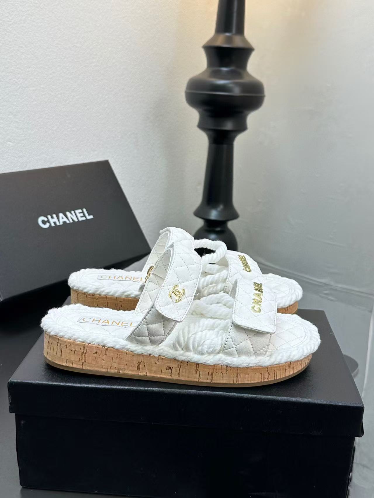 Chanel Slippers Women(AAA)-028