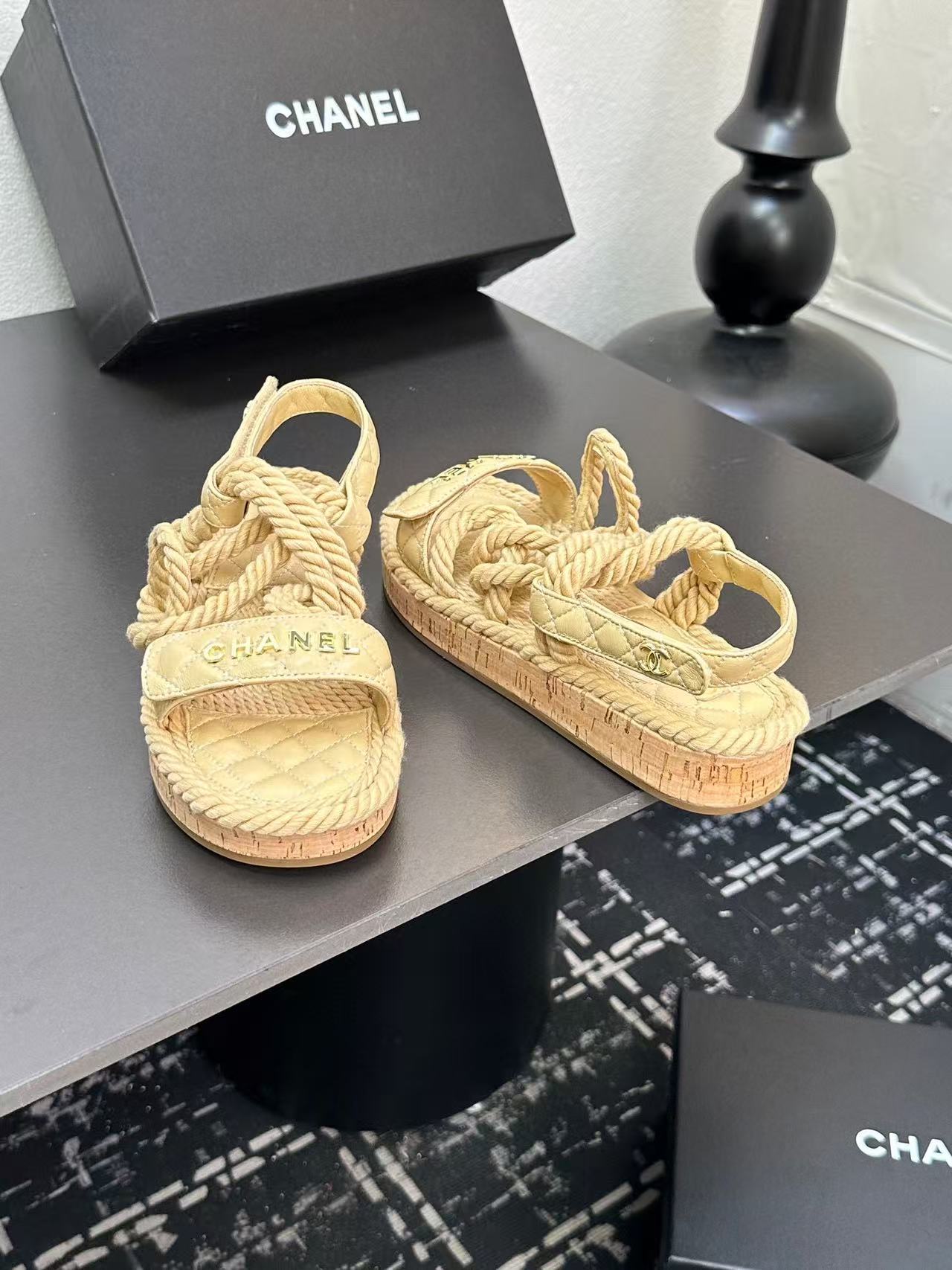 Chanel Slippers Women(AAA)-022