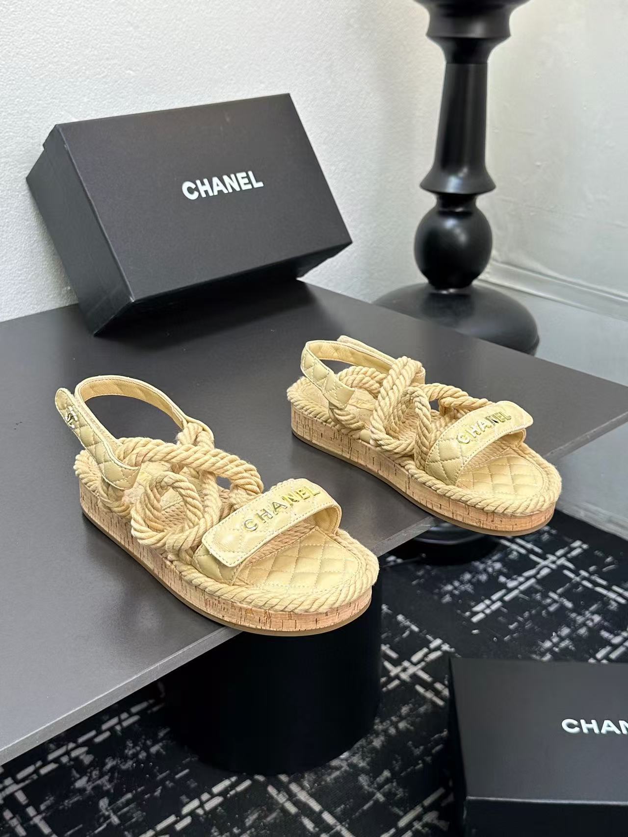Chanel Slippers Women(AAA)-022