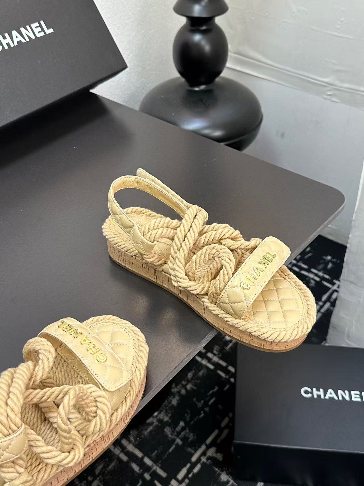 Chanel Slippers Women(AAA)-022