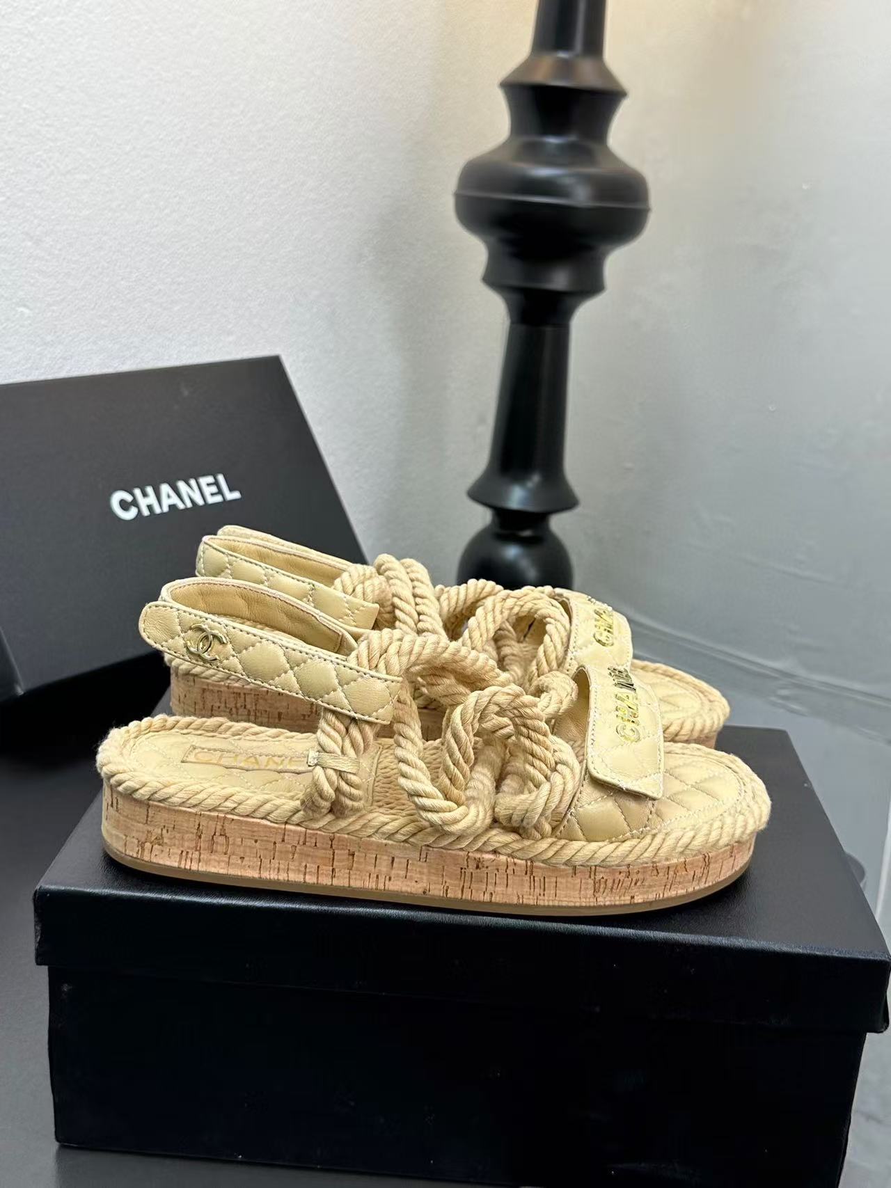 Chanel Slippers Women(AAA)-022