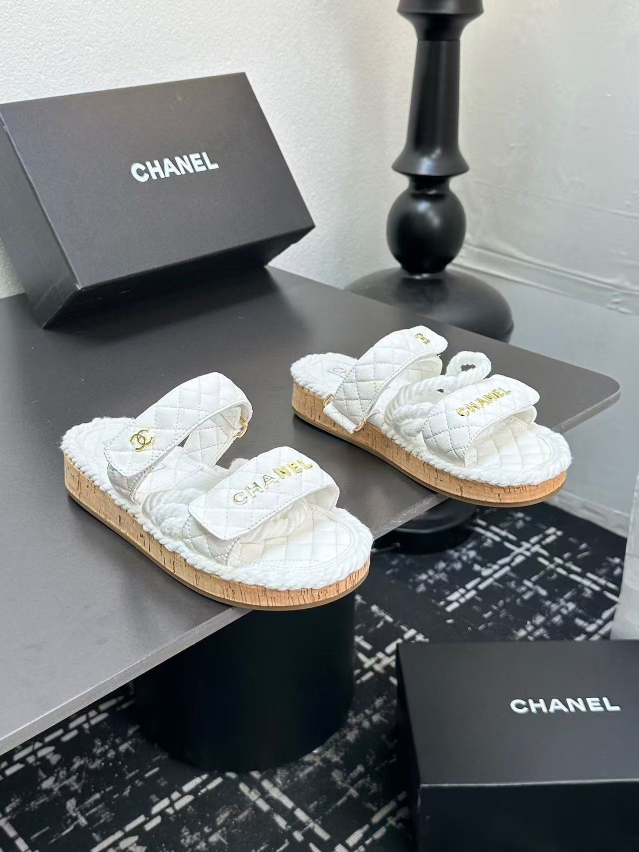 Chanel Slippers Women(AAA)-028