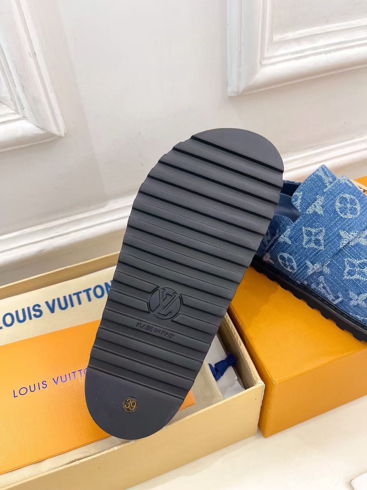 LV Slippers(AAA)-083
