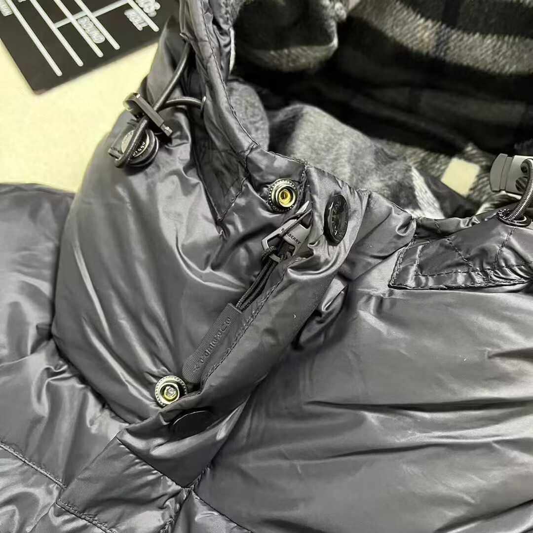 Burberry Coat-001