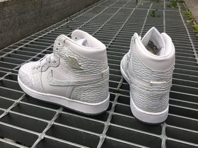 Air Jordan 1 Retro High GS “Frost White”(women)