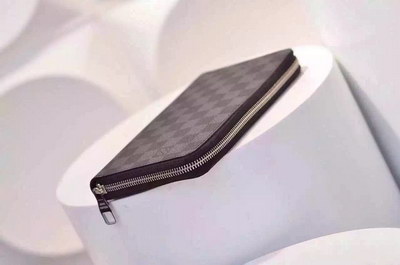 LV Wallets AAA(Men)-008