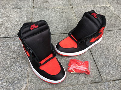 Air Jordan 1 OG High SE “Satin”