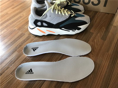 authentic ad*s Y**zy 700 boost-001